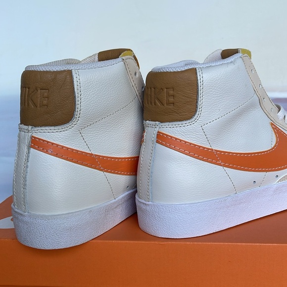 Nike Men’s Blazer Mid '77 EMB
Phantom/Pearl White/ Elemental Gold/Hot Curry - Picture 14 of 16